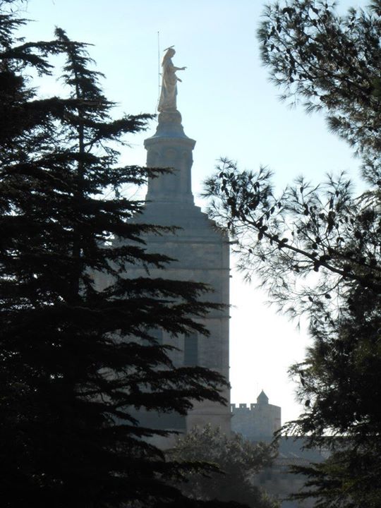 Catedral de Notre-Dame-des-Doms fica ao lado do Palácio dos Papas