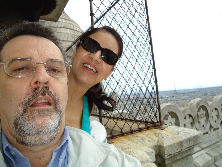 Vista de Paris do topo da Sacre Coeur. Cansa, mas vale a pena. Não lembro o número de degraus, mas é tranquilo