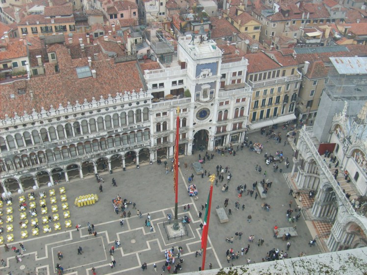 Praça de São Marcos, vista do topo da Campanille, imensa torre veneziana. É, com certeza, a melhor vista que se pode ter de Veneza do alto..