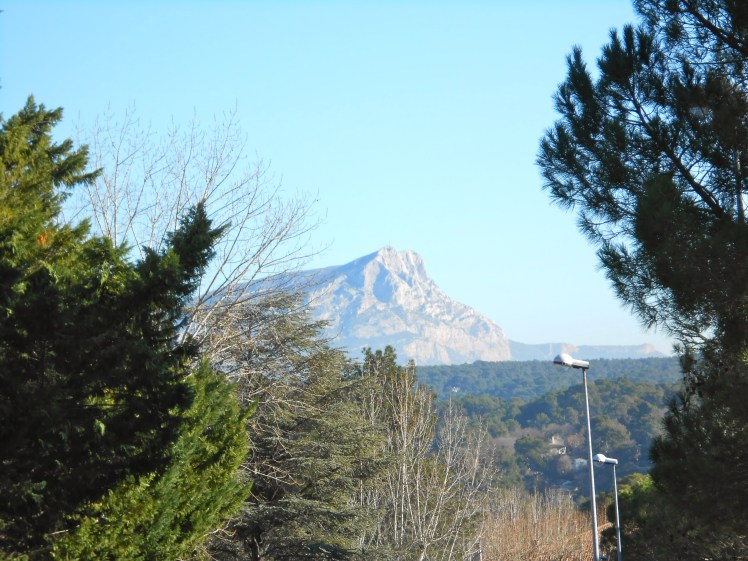 O Monte Santa Vitória, retratado diversas vezes por Paul Cézanne